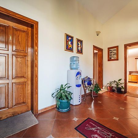 Guest House Sebelj บุดวา ภายนอก รูปภาพ